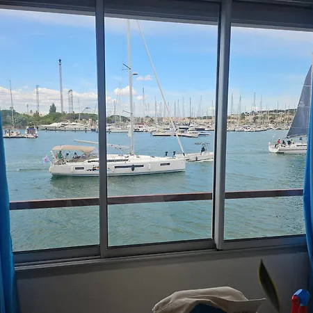 La Vue En Bleu. * آجد