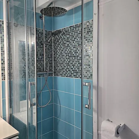 La Vue En Bleu. Agde