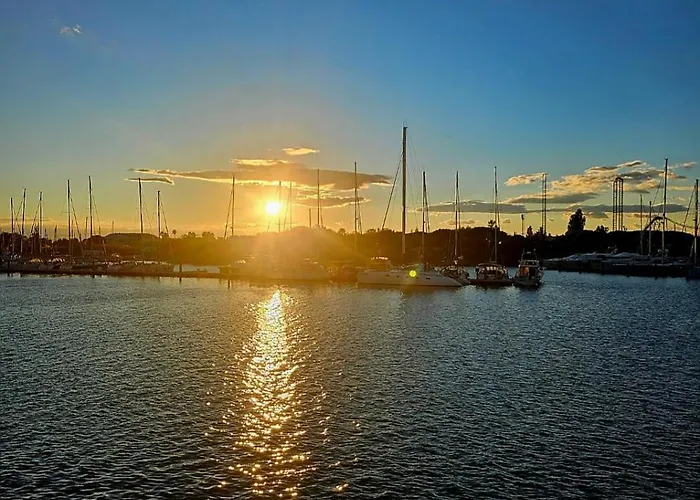 La Vue En Bleu. アグド