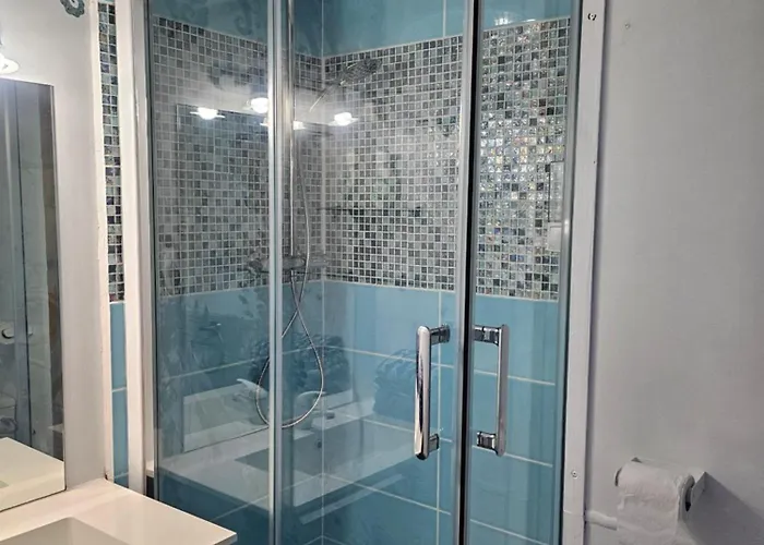 La Vue En Bleu. アグド